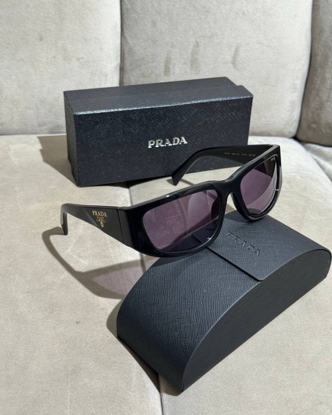 Очки Prada