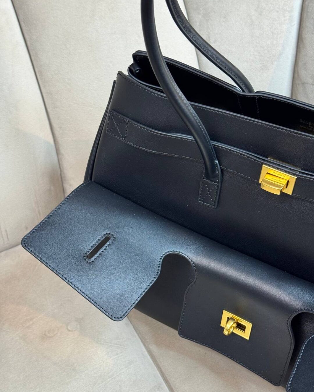 Сумка Balenciaga Bel Air Medium