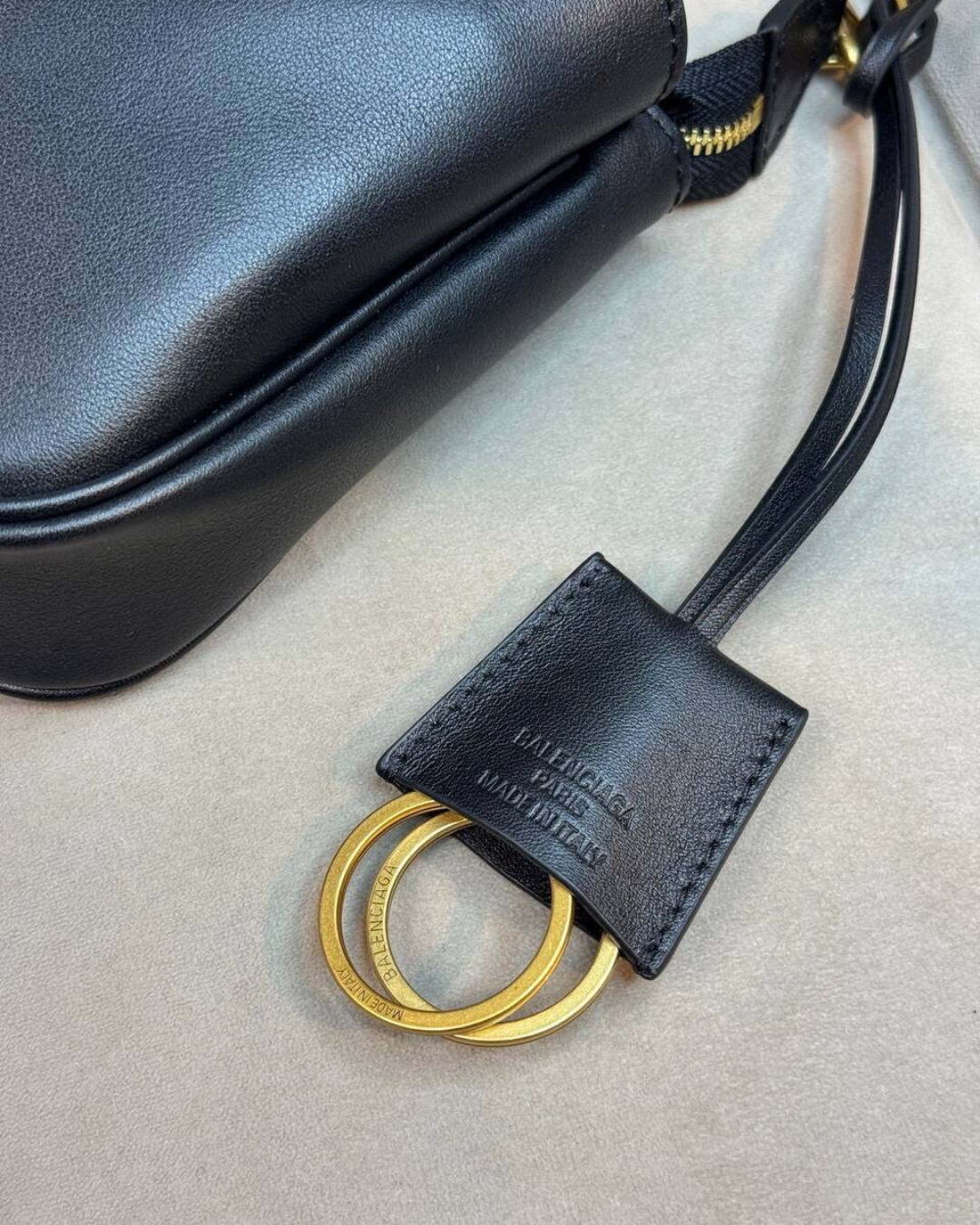 Сумка Balenciaga Rodeo Sling Pochette