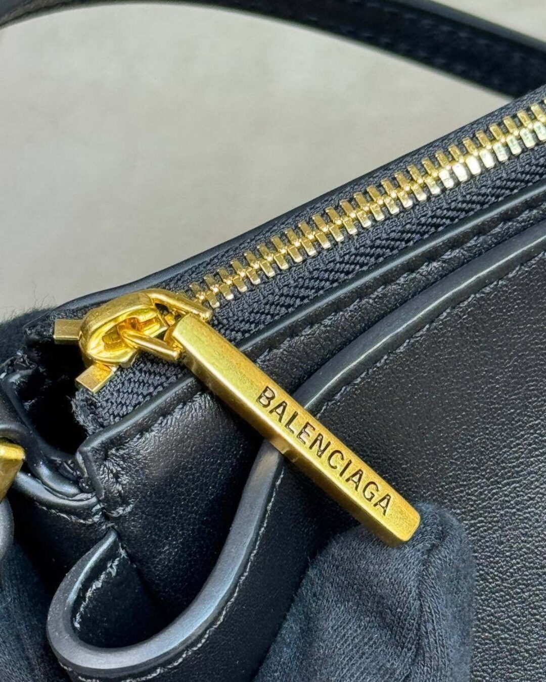 Сумка Balenciaga Rodeo Sling Pochette
