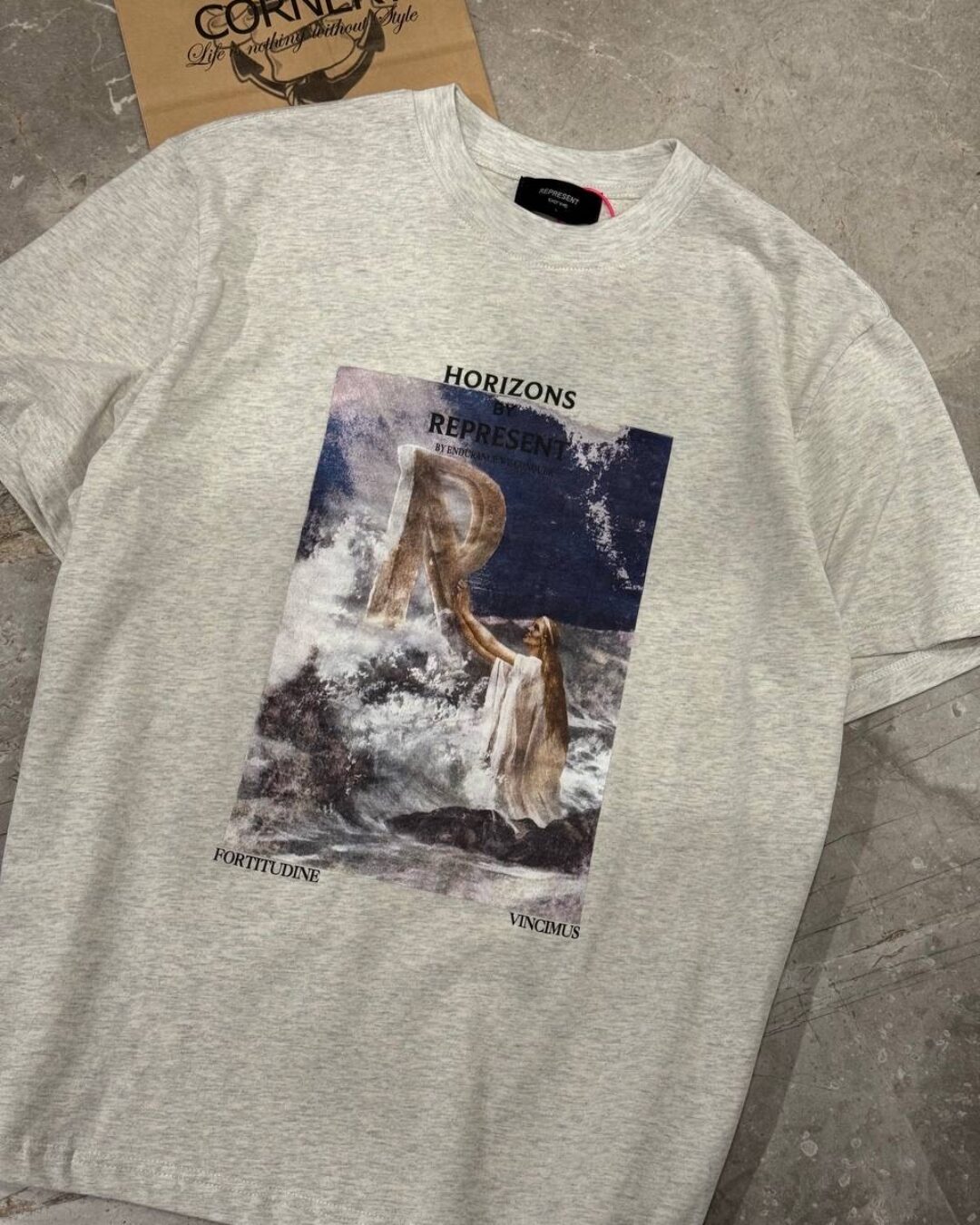 Футболка Represent