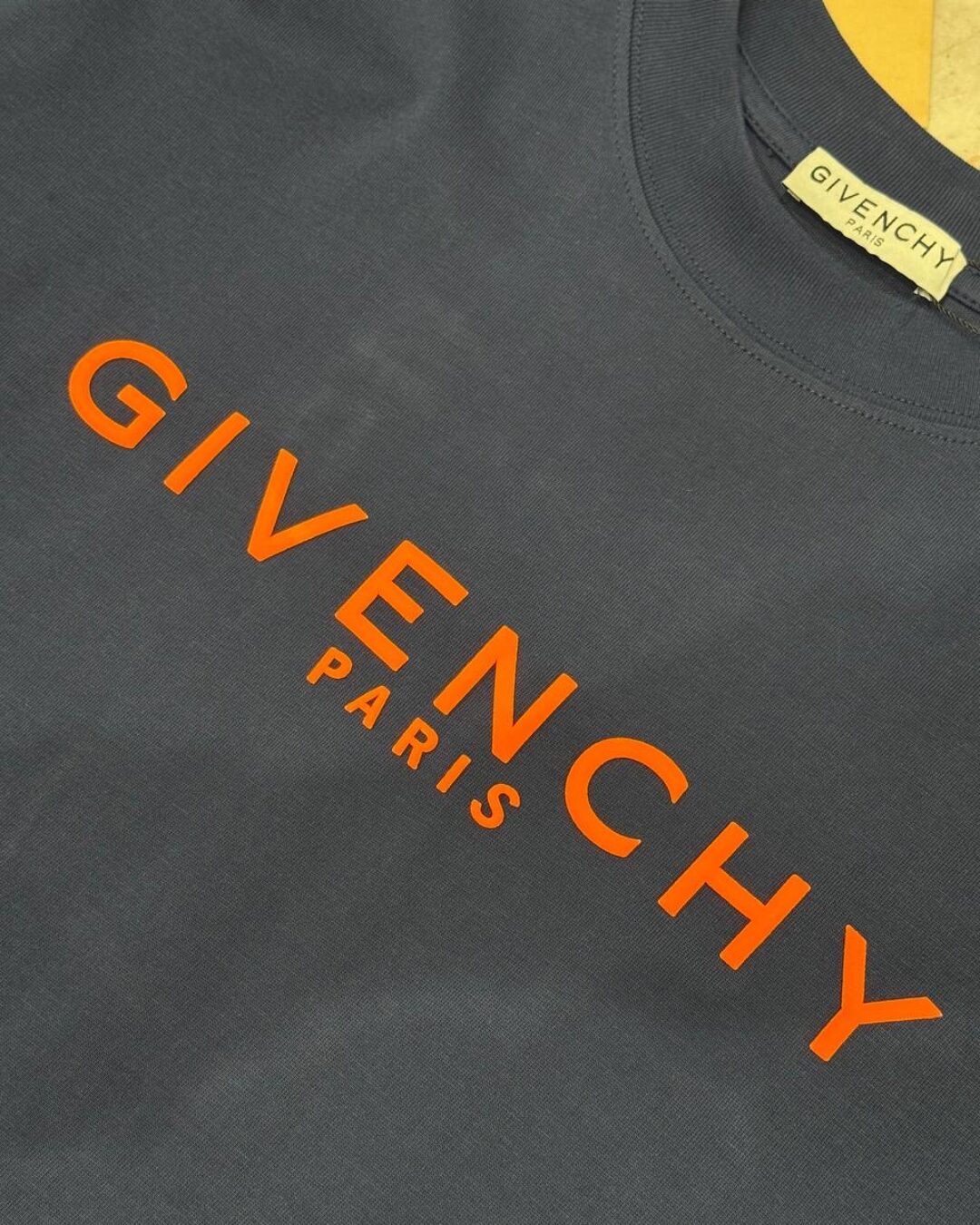 Футболка Givenchy