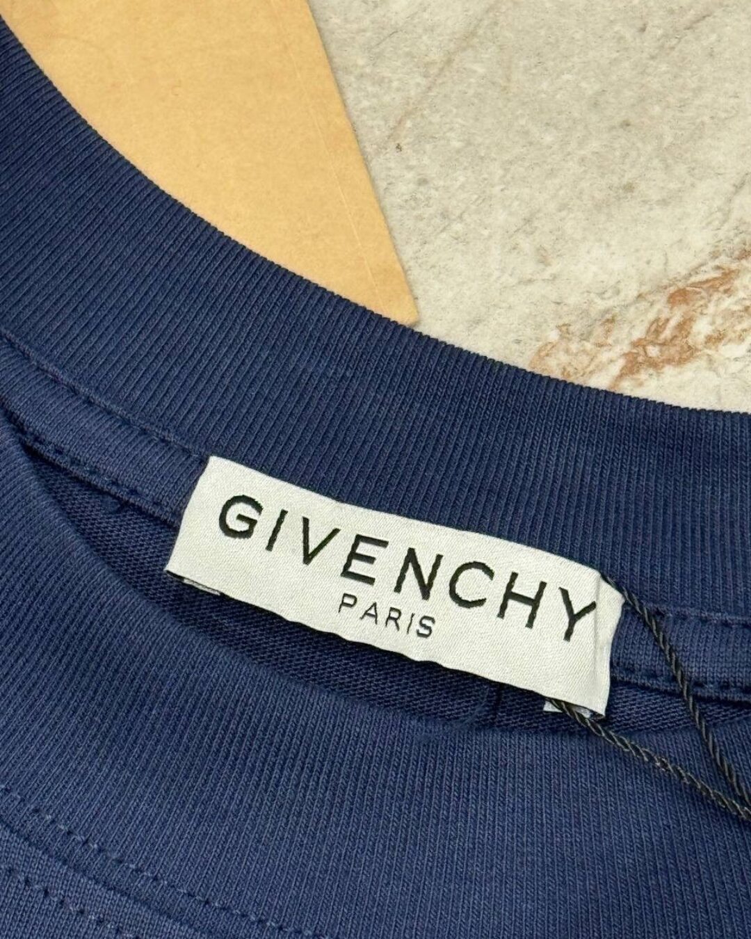 Футболка Givenchy