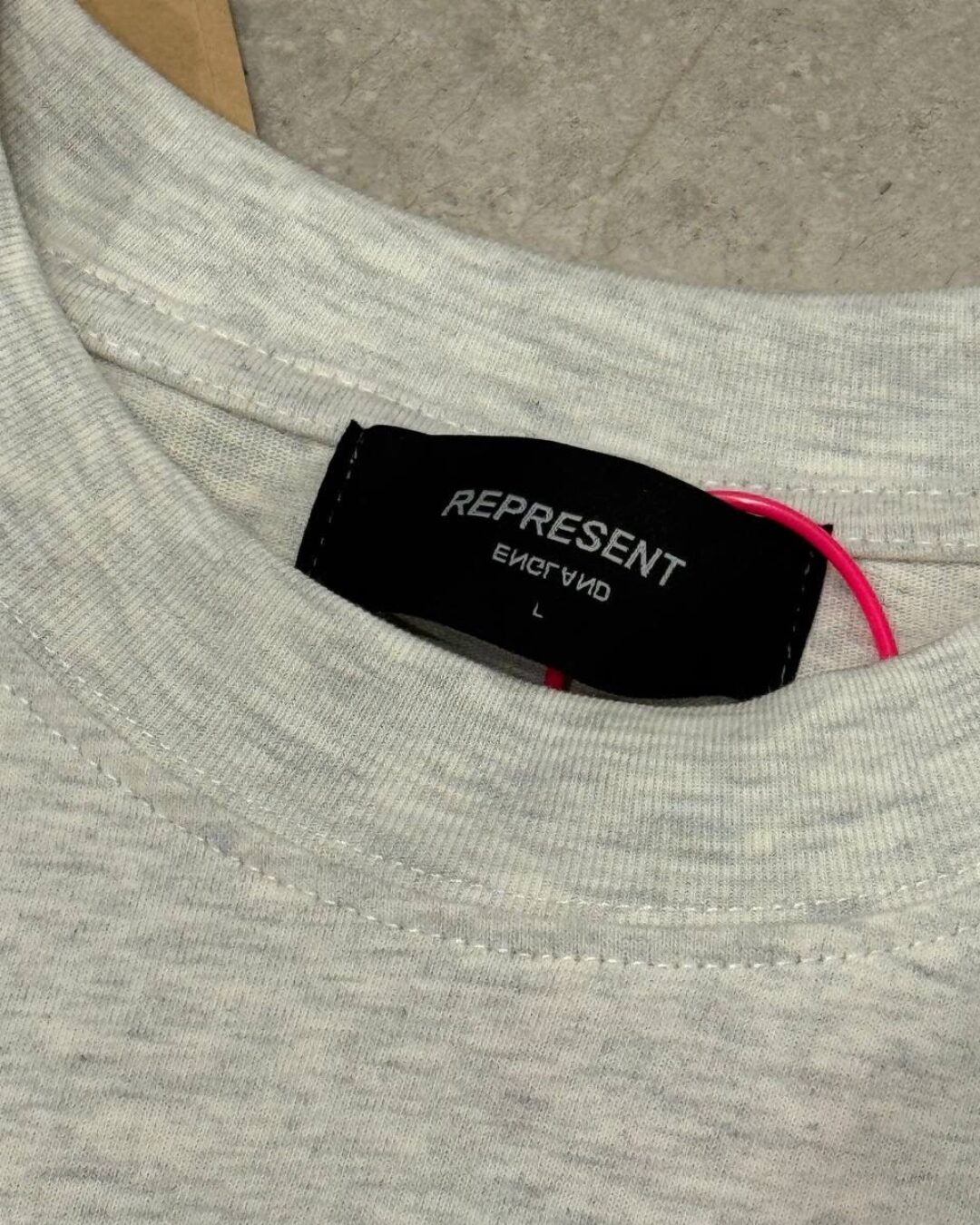 Футболка Represent