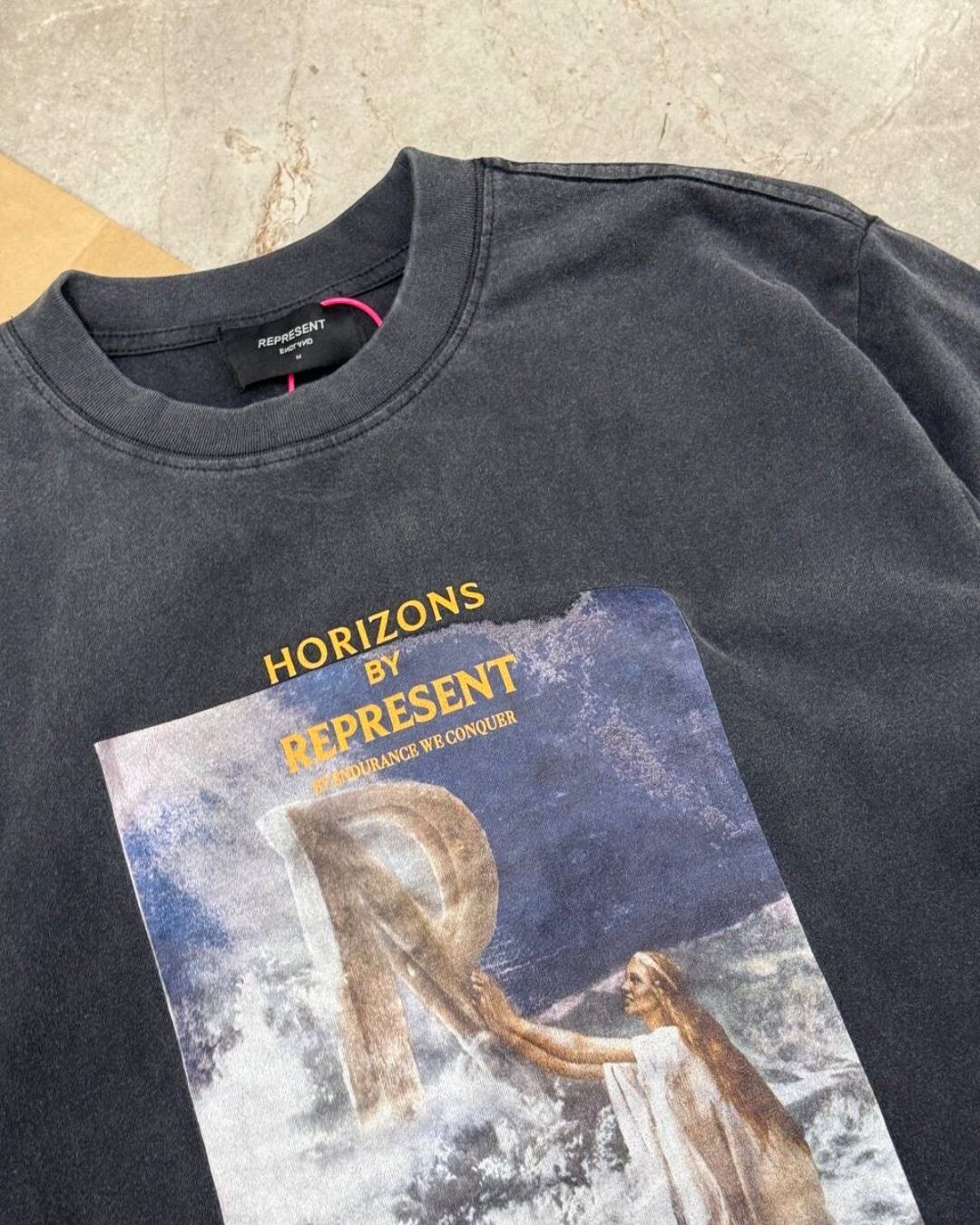 Футболка Represent