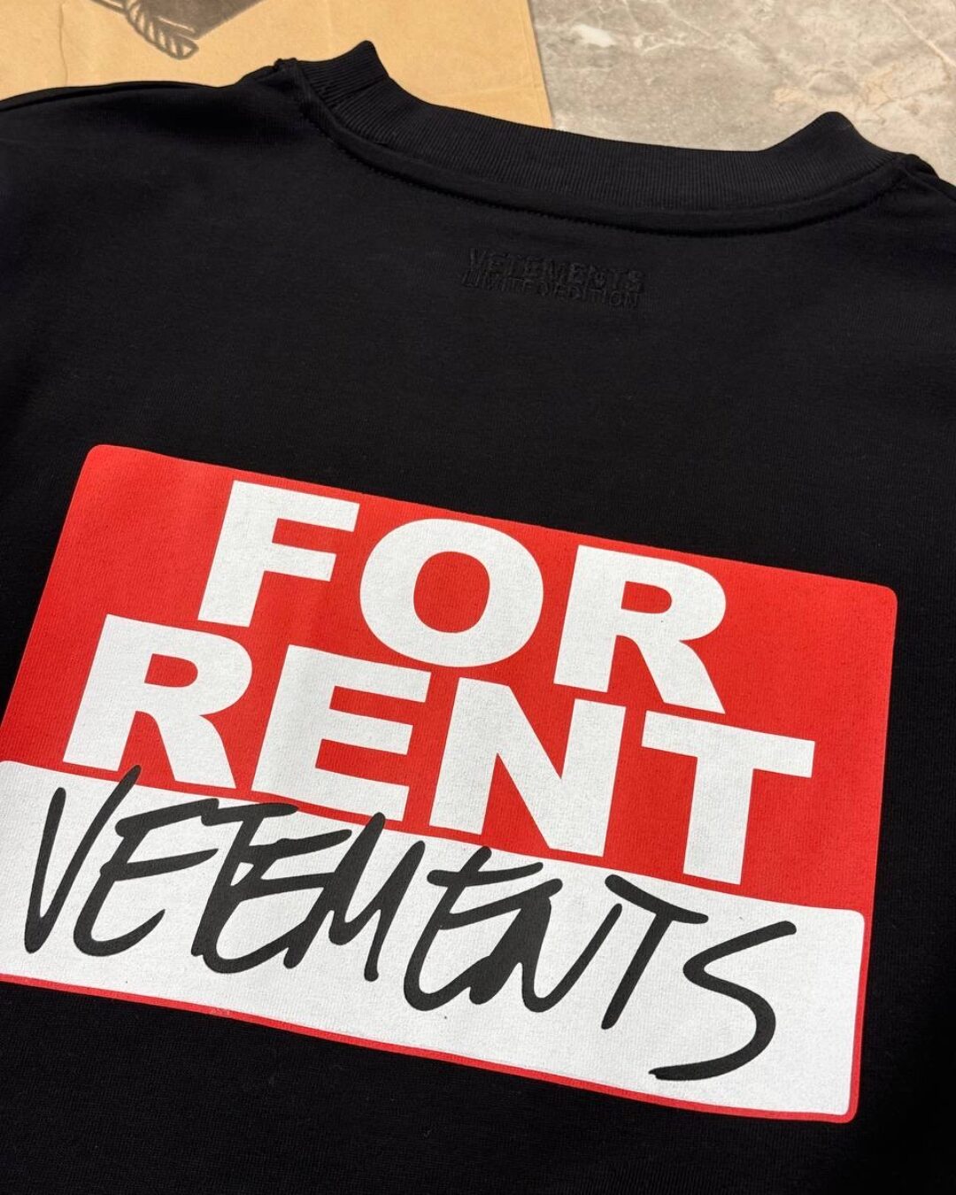 Футболка Vetements For Rent