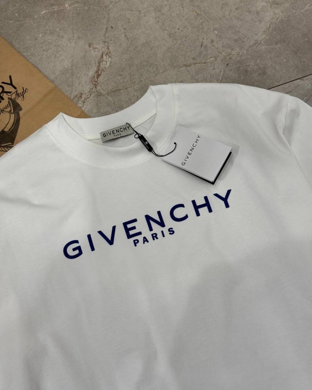 Футболка Givenchy