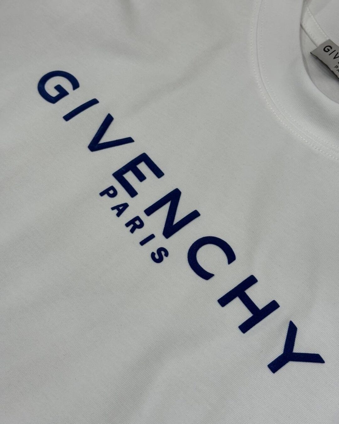 Футболка Givenchy