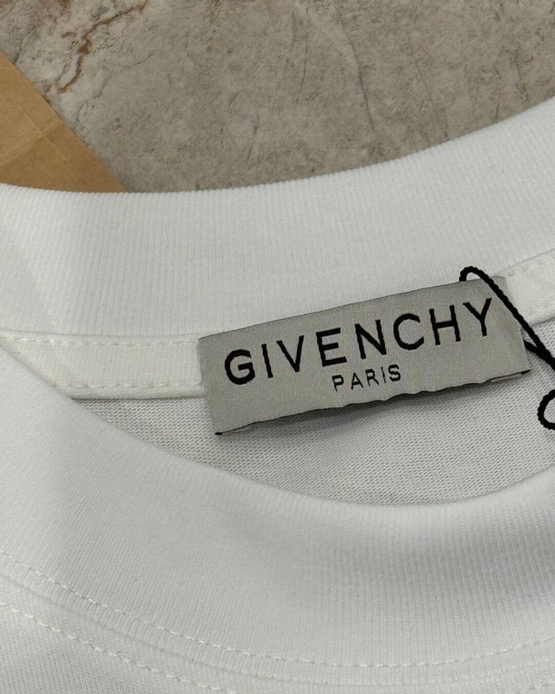 Футболка Givenchy