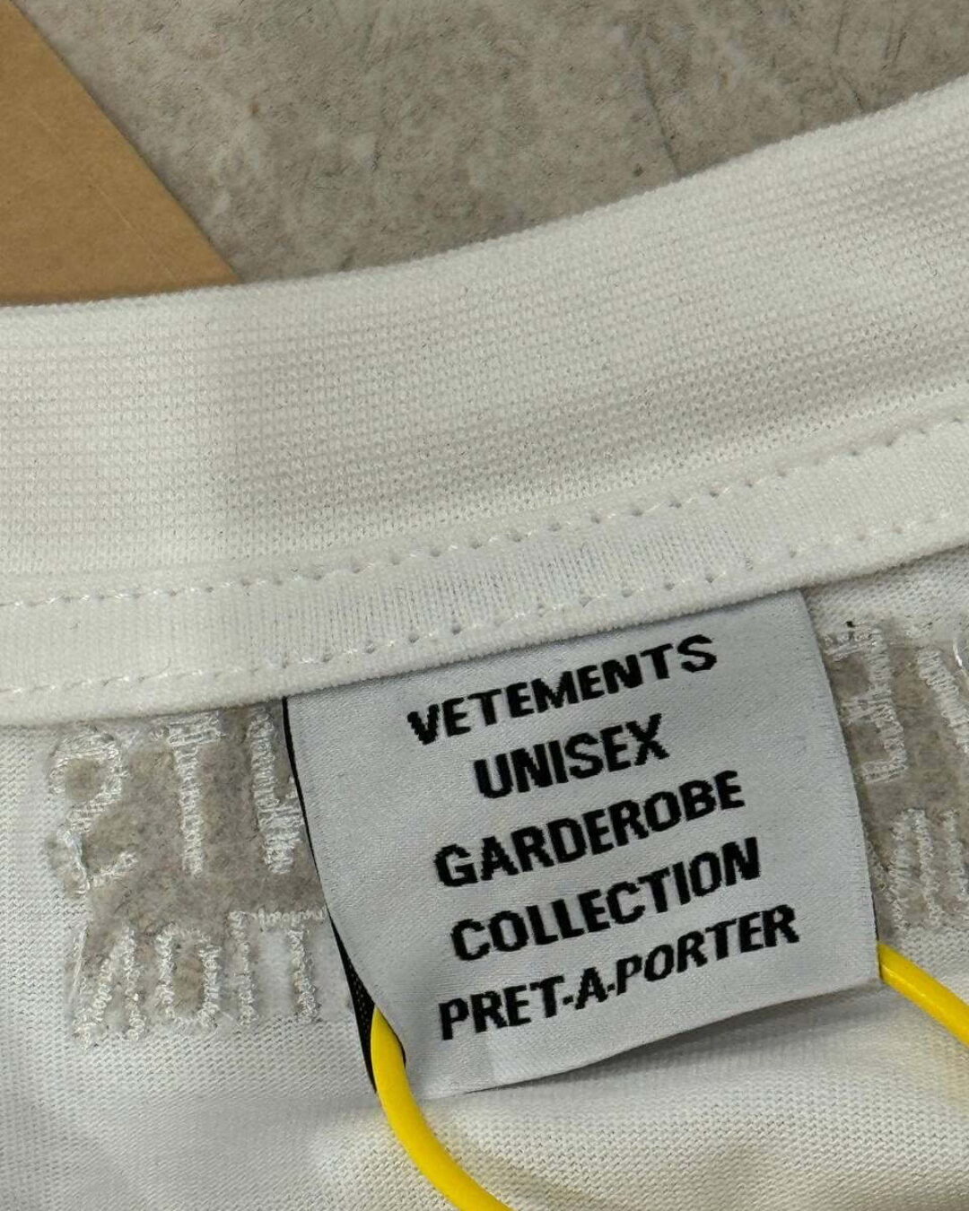 Футболка Vetements You'r Basic T-Shirt — фото 4