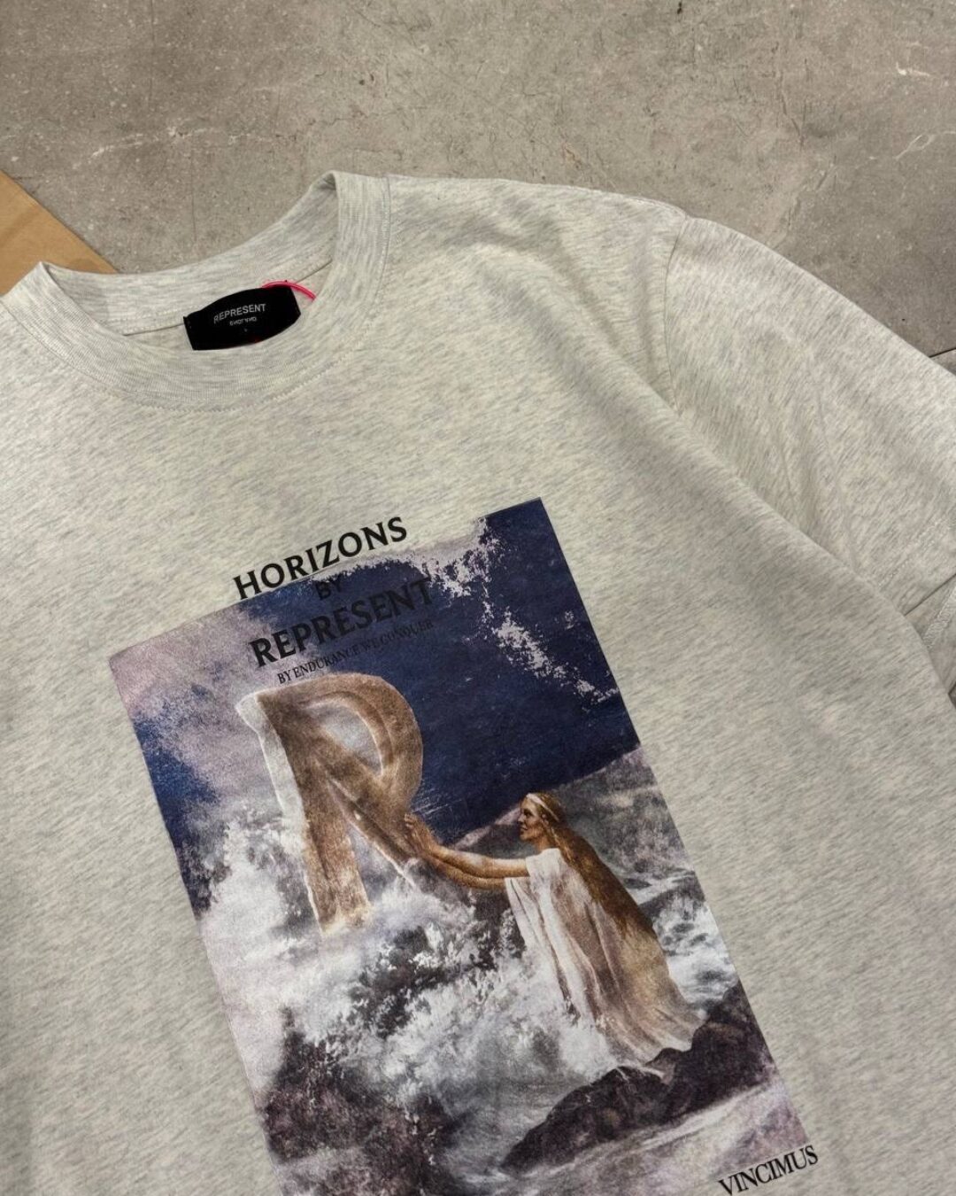 Футболка Represent