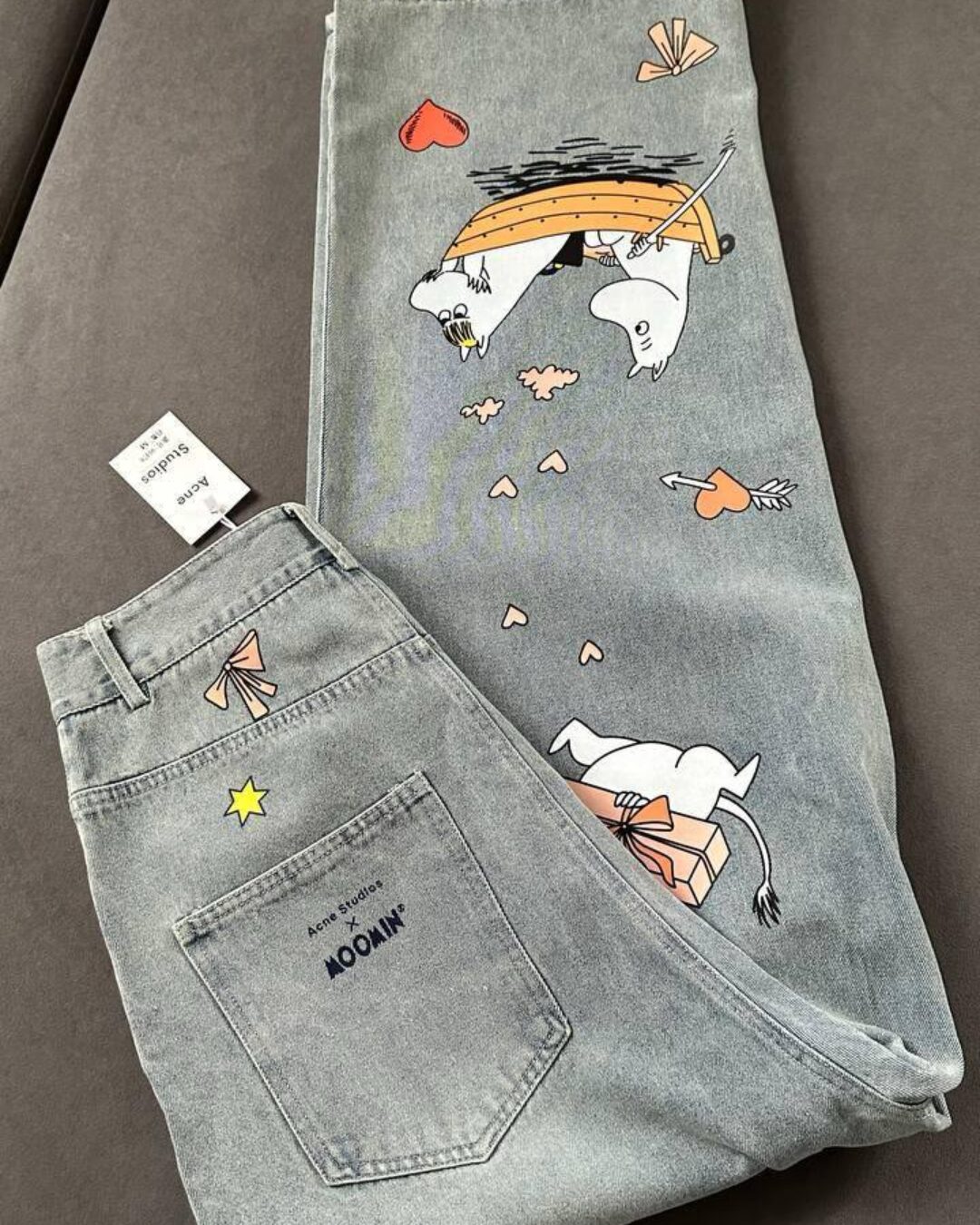Джинсы Acne x Moomin
