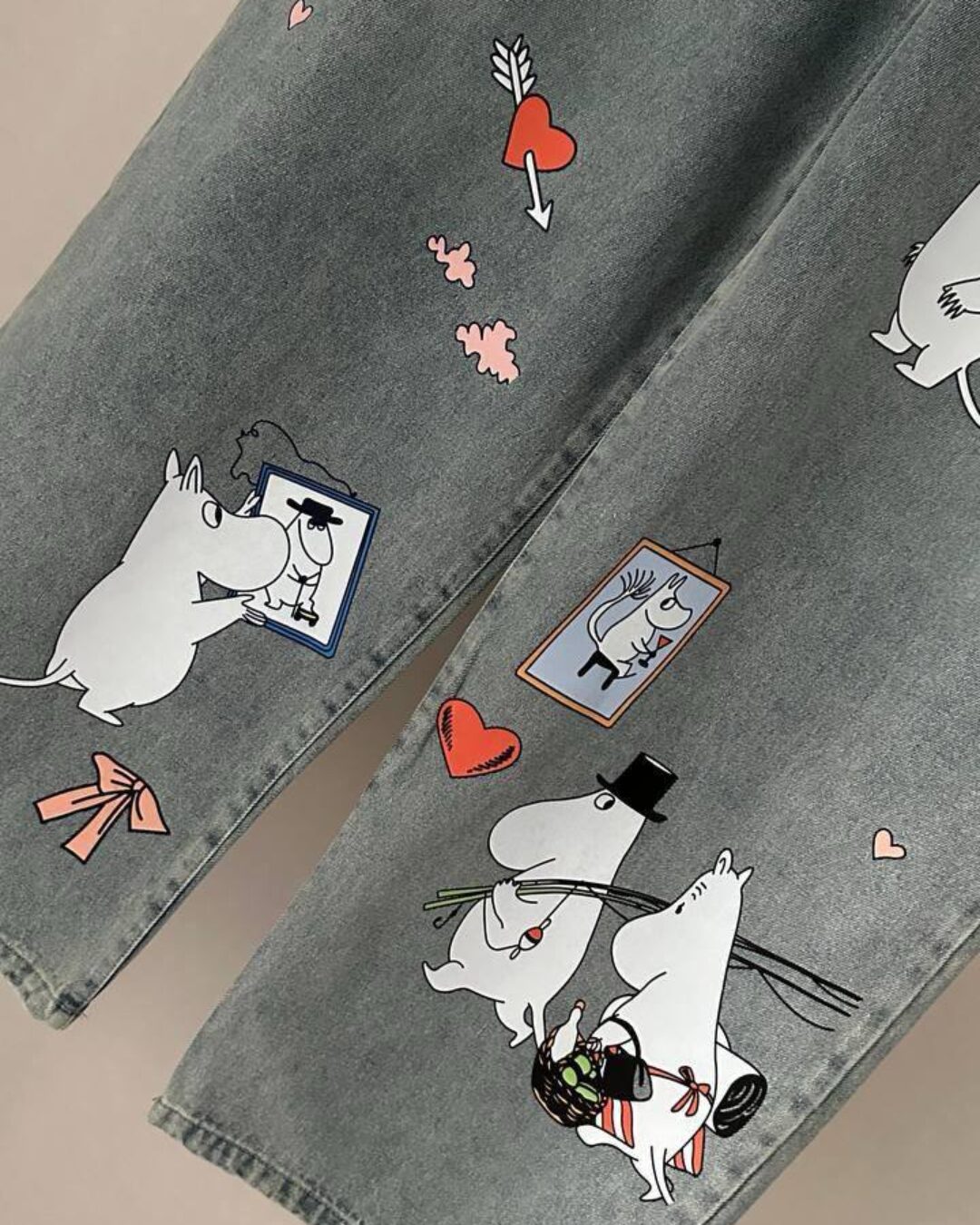 Джинсы Acne x Moomin