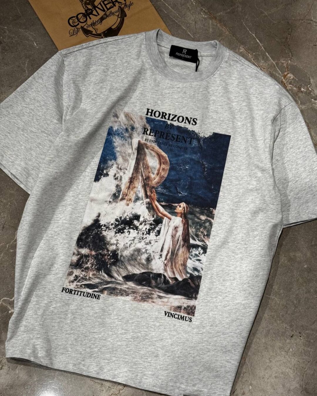 Футболка Represent