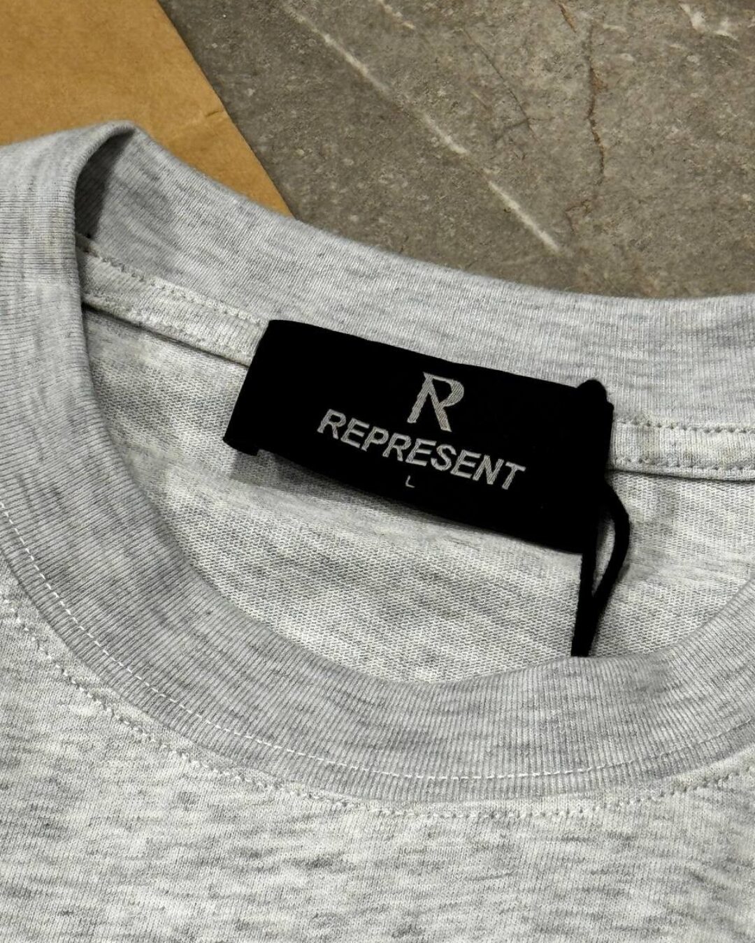 Футболка Represent