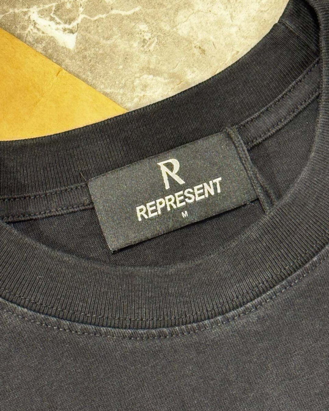 Футболка Represent