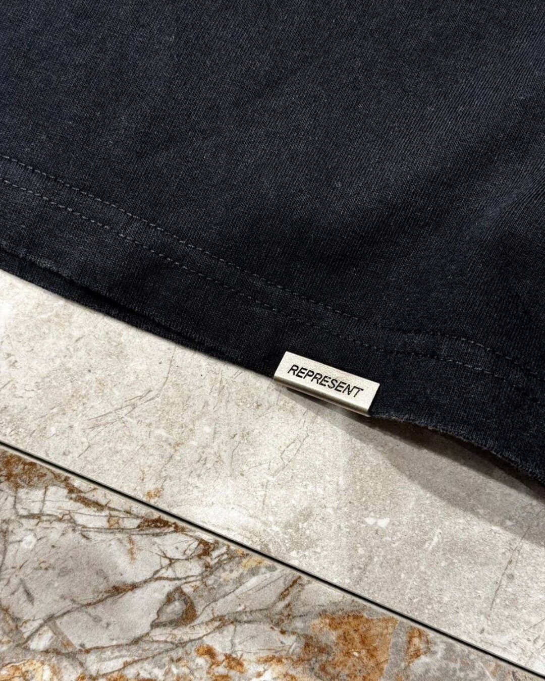 Футболка Represent