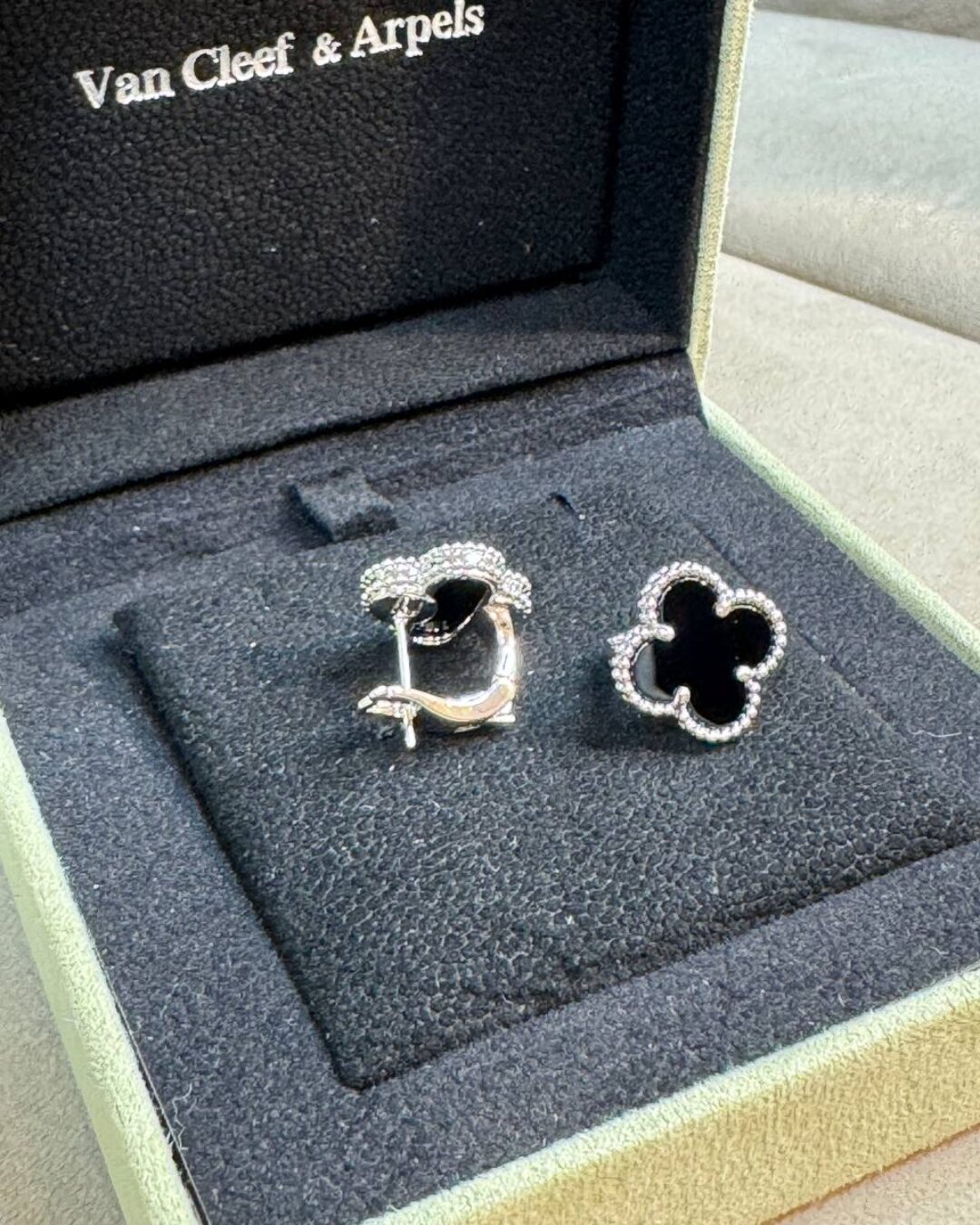Серьги Van Cleef & Arpels Vintage Alhambra