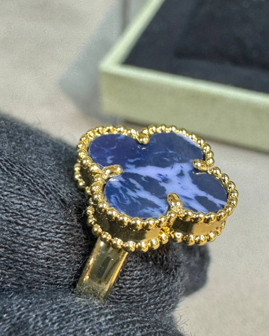 Кольцо Van Cleef & Arpels Vintage Alhambra (Gold/Blue) — фото 8
