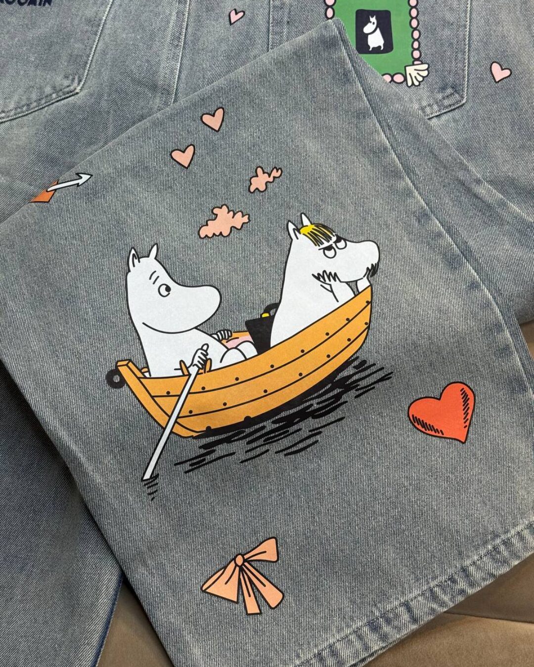 Джинсы Acne x Moomin