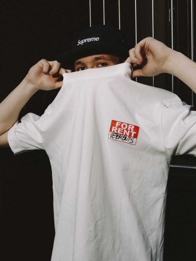 Футболка Vetements For Rent