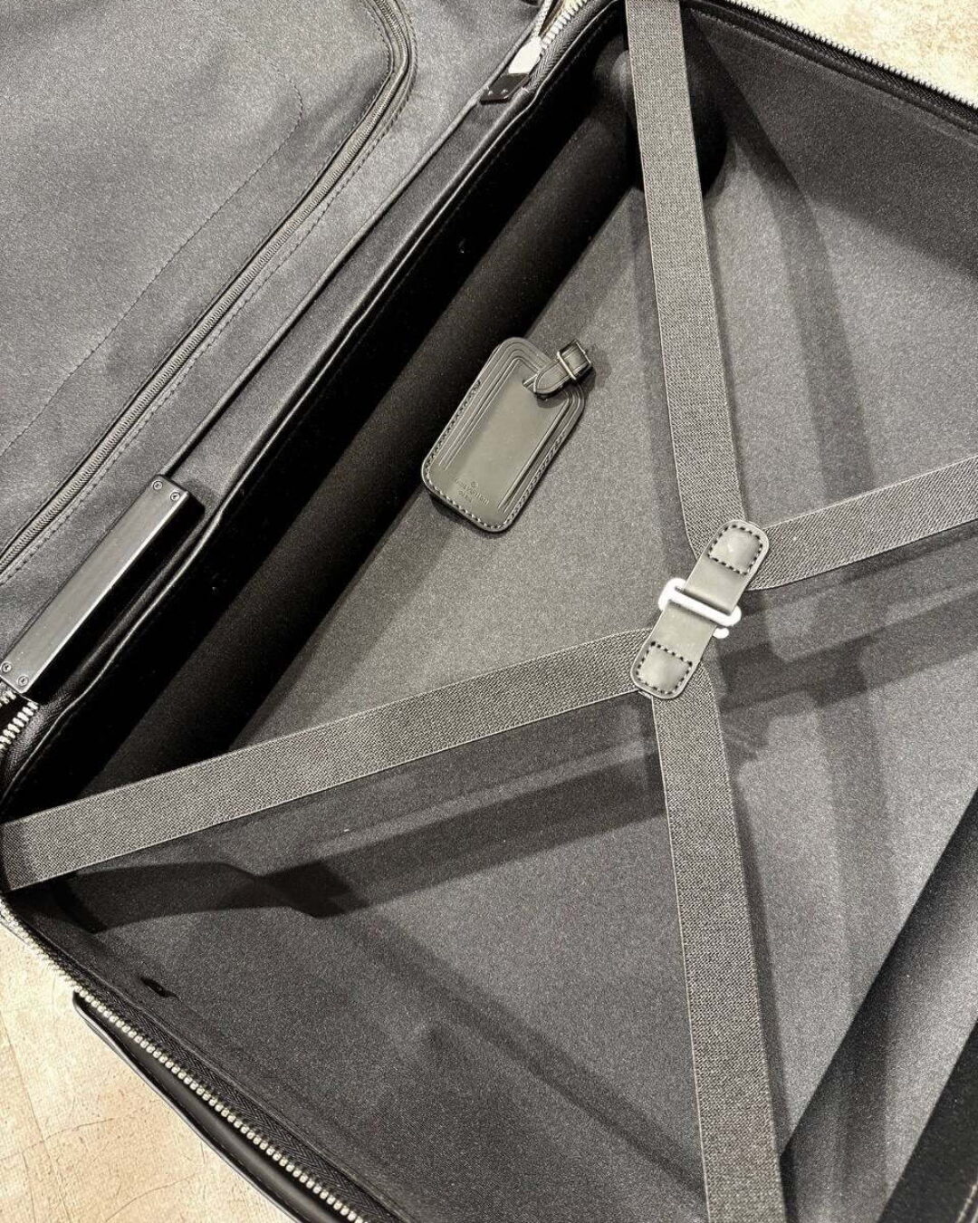 Чемодан Louis Vuitton