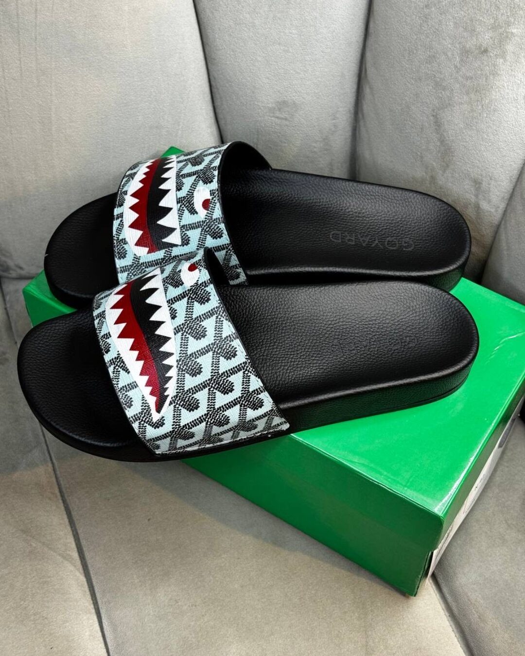 Тапки Goyard