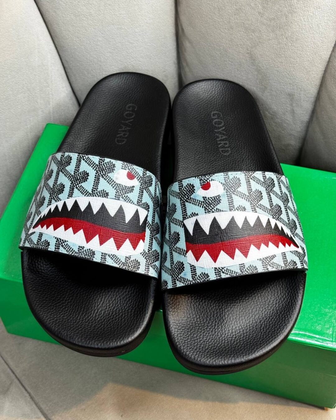 Тапки Goyard