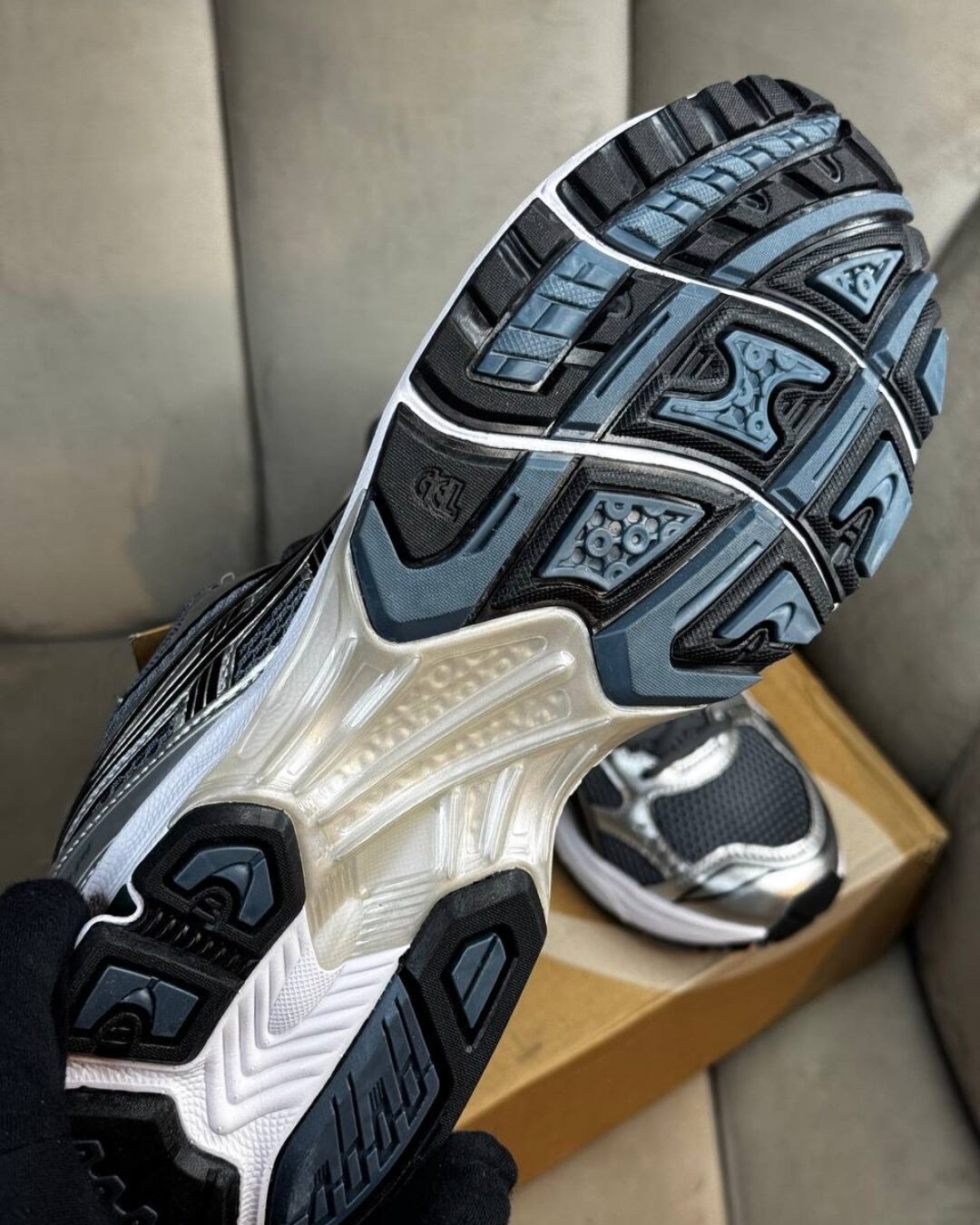 Кроссовки Asics
