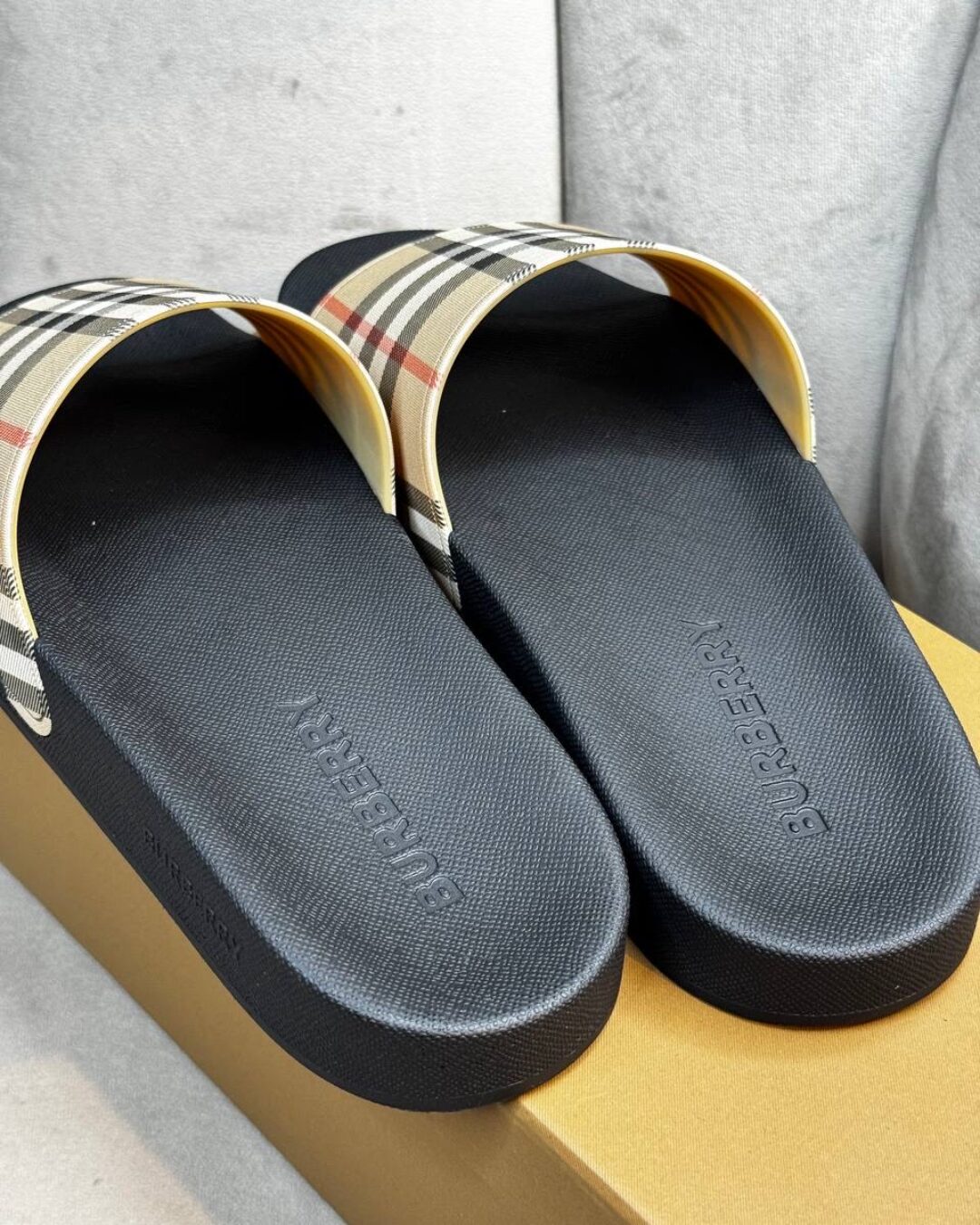 Тапки Burberry