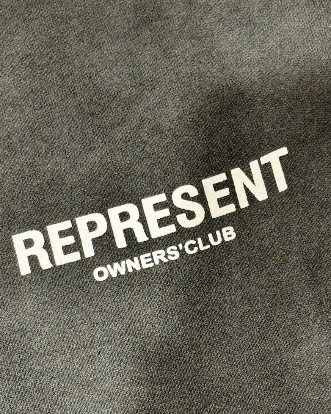 Футболка Represent