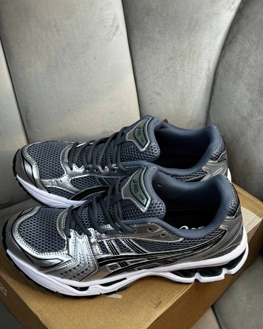 Кроссовки Asics