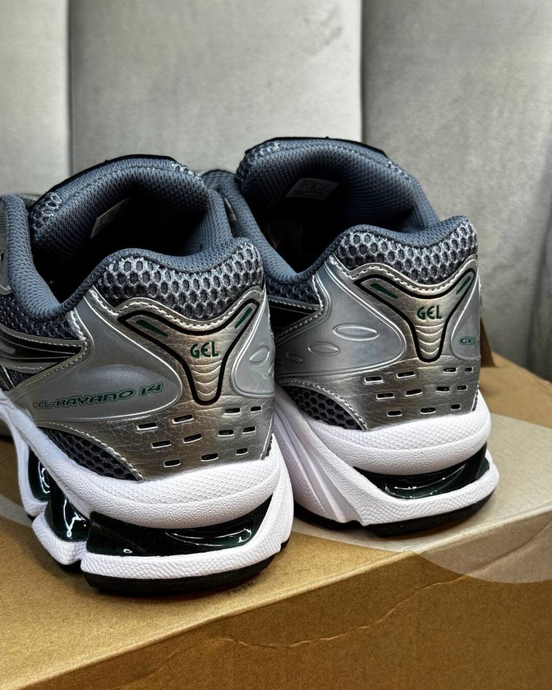 Кроссовки Asics