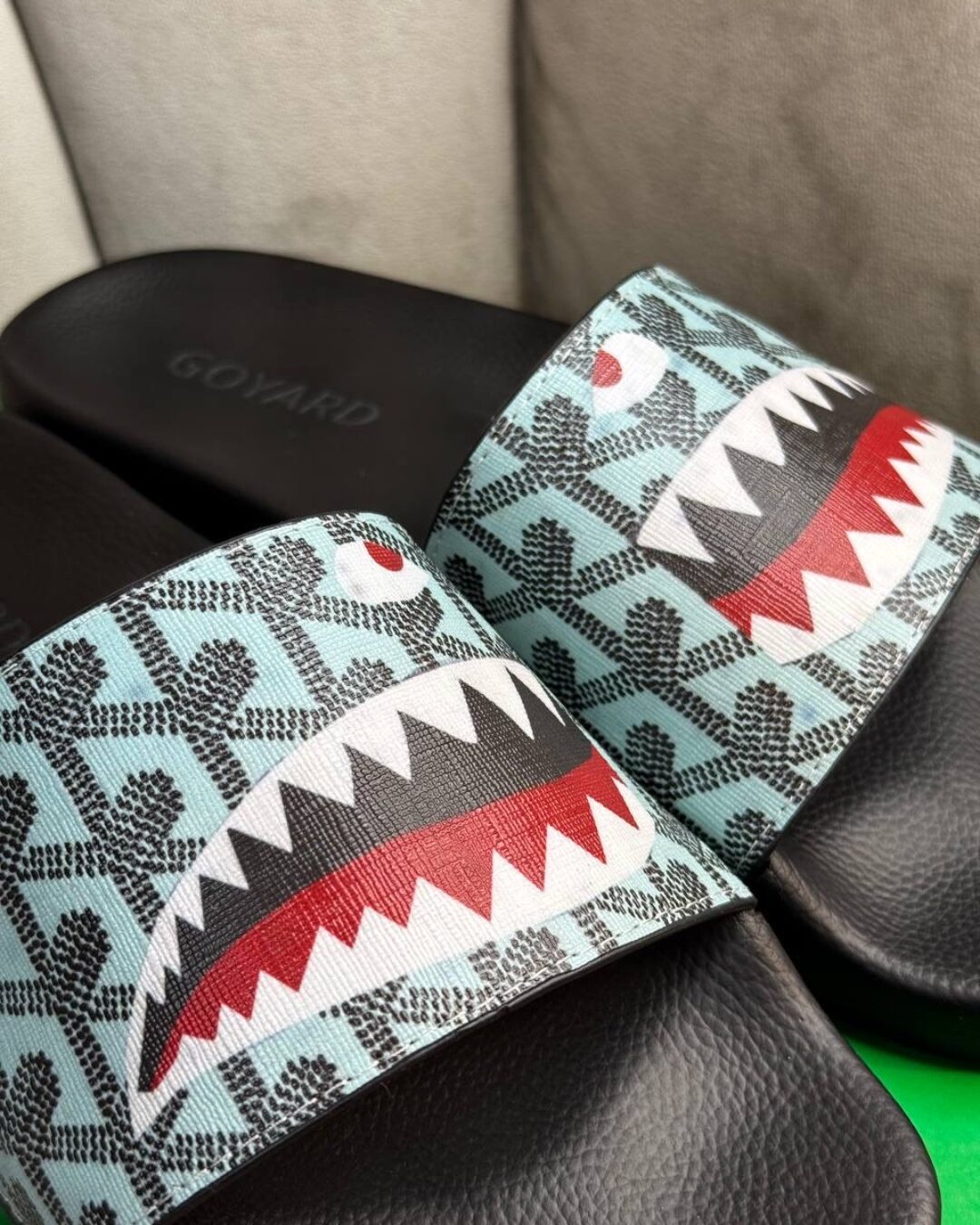 Тапки Goyard