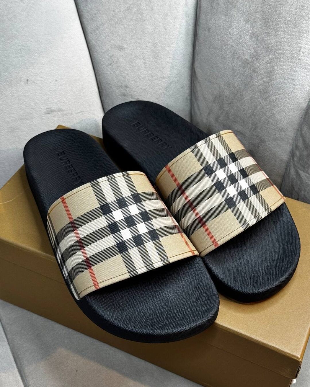 Тапки Burberry