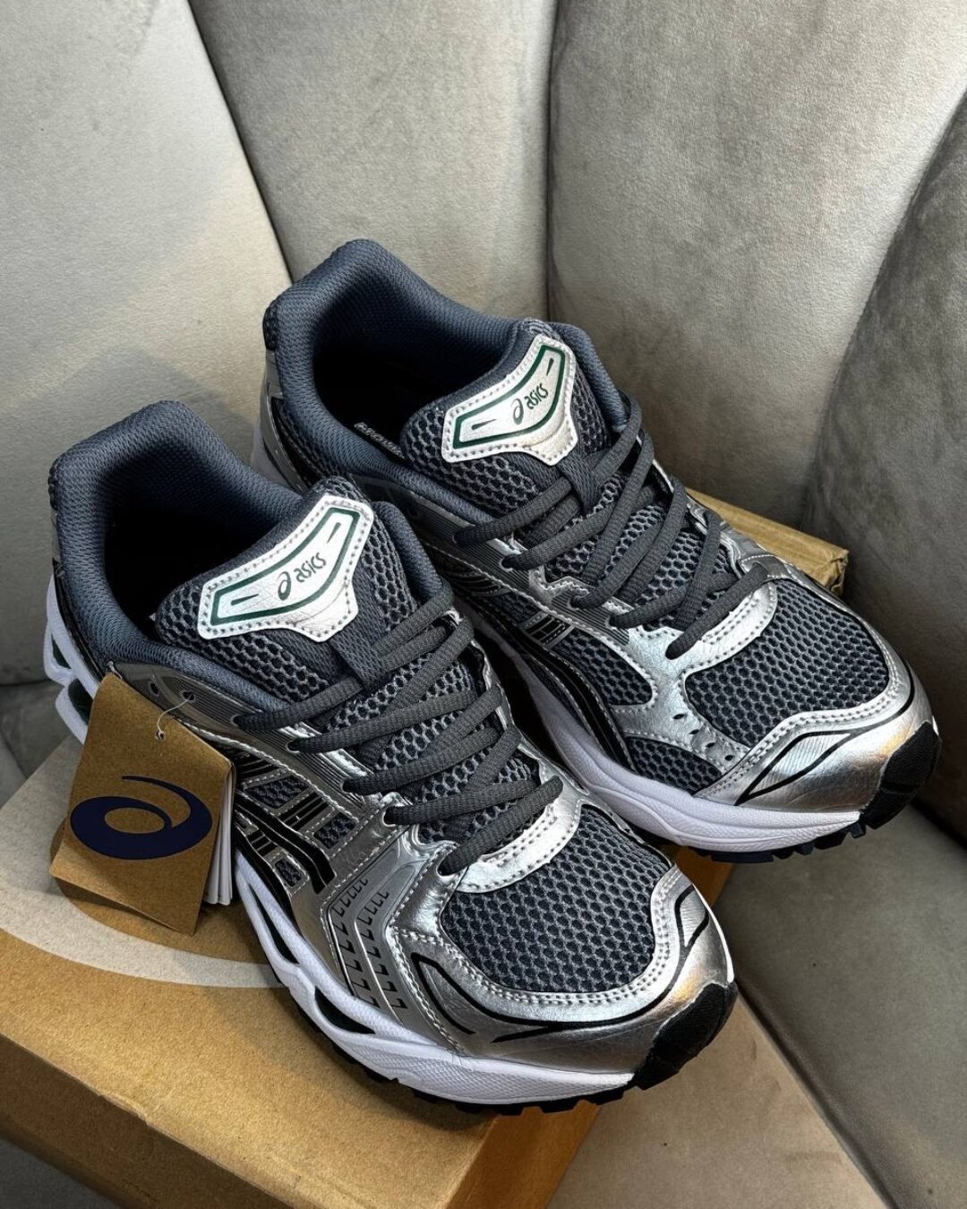 Кроссовки Asics