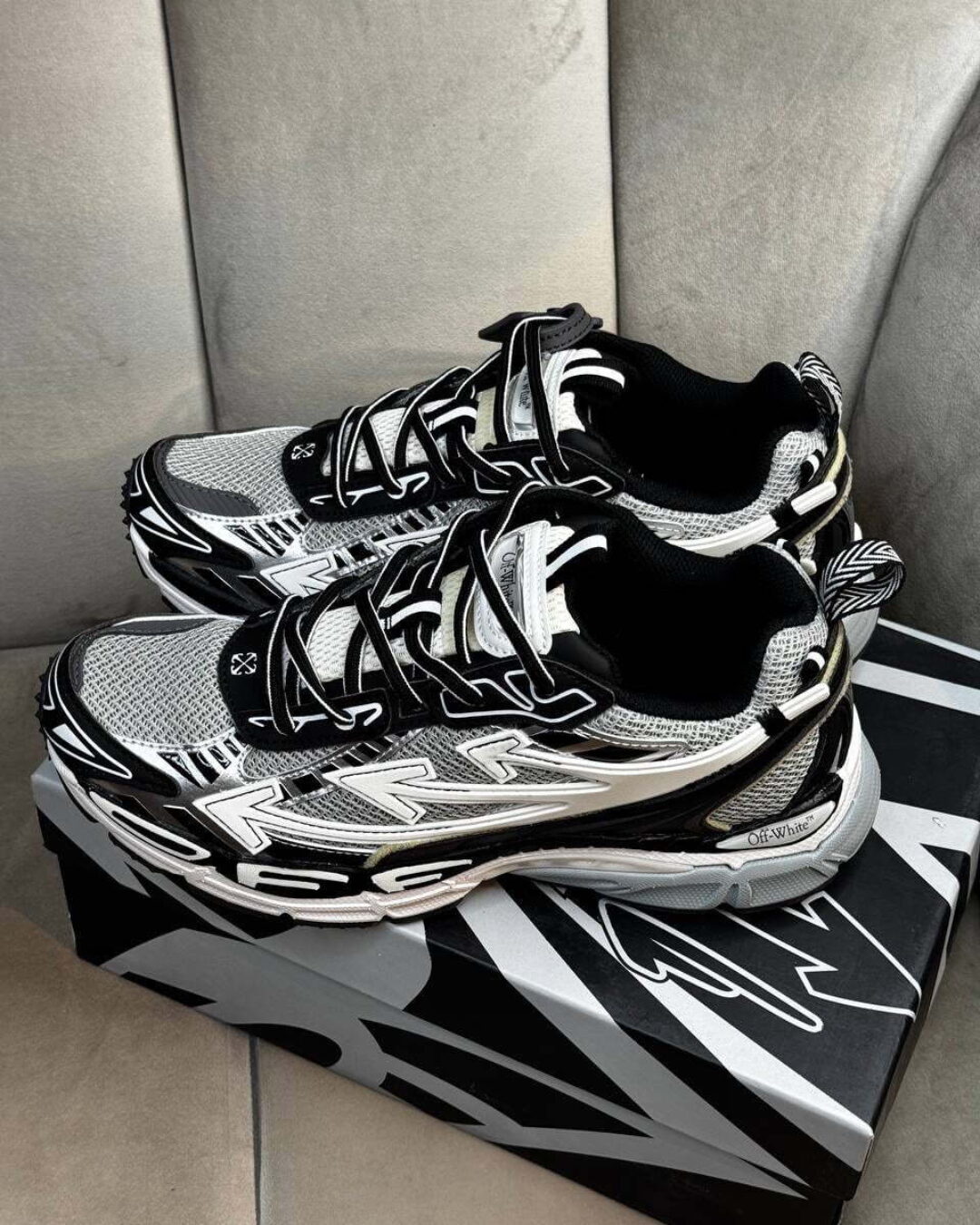 Кроссовки Off White