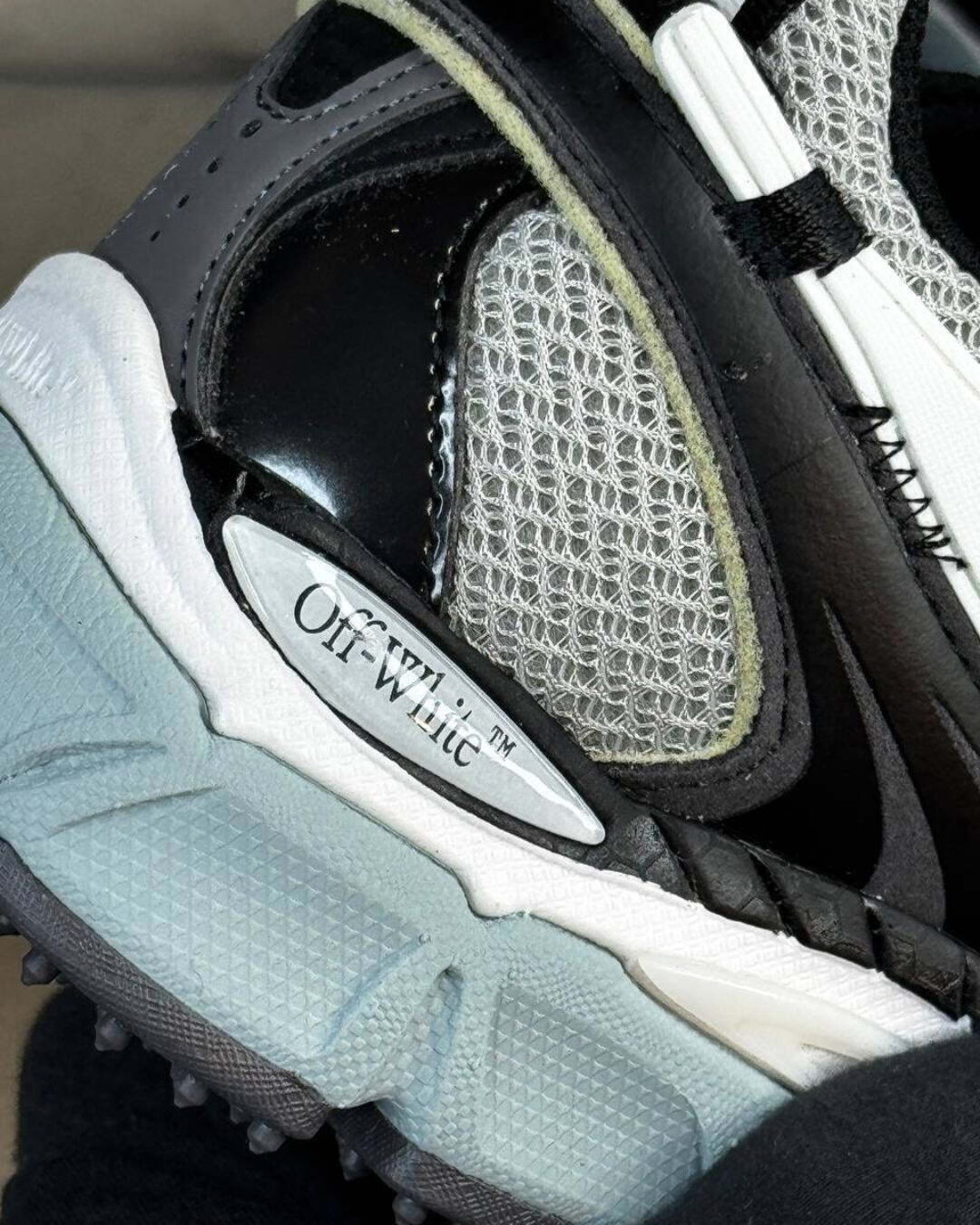 Кроссовки Off White