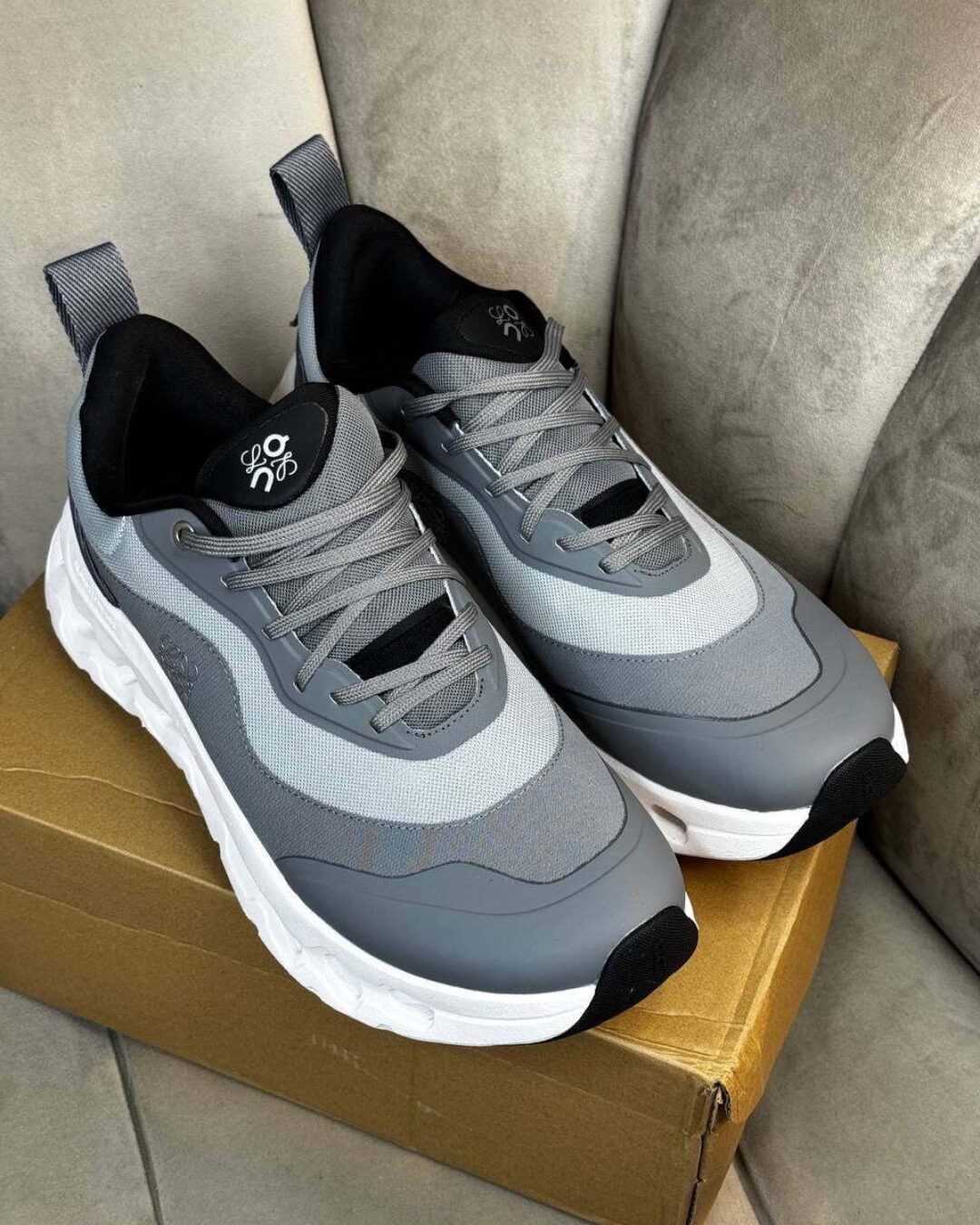 Кроссовки Loewe