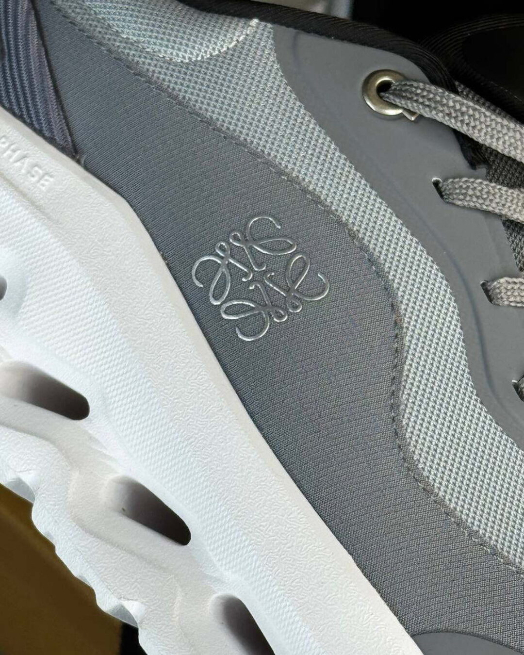 Кроссовки Loewe