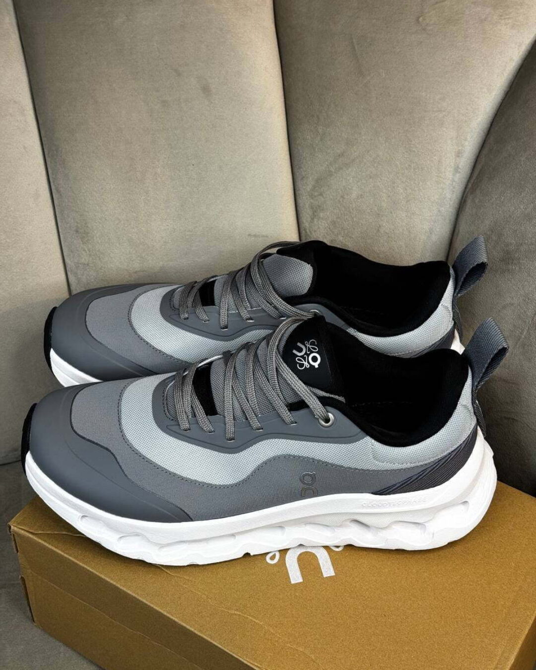 Кроссовки Loewe