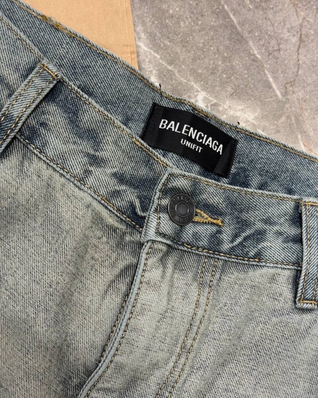 Джинсы Balenciaga