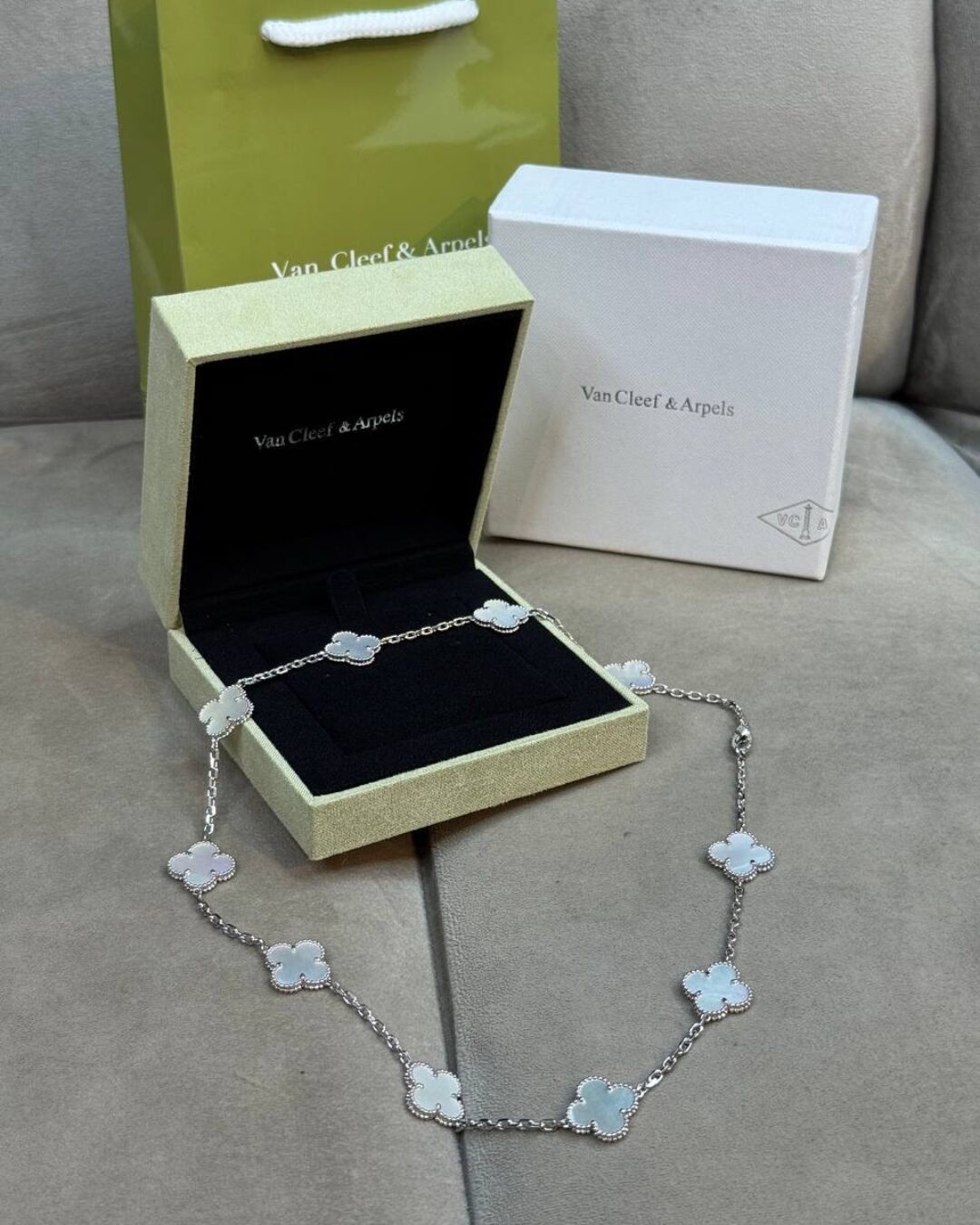Колье Van Cleef & Arpels Vintage Alhambra (Silver/Reflective/Poly)