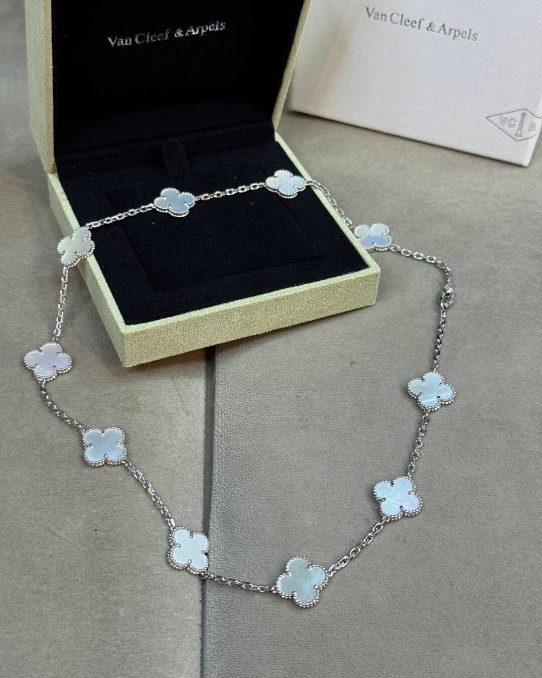 Колье Van Cleef & Arpels Vintage Alhambra (Silver/Reflective/Poly)
