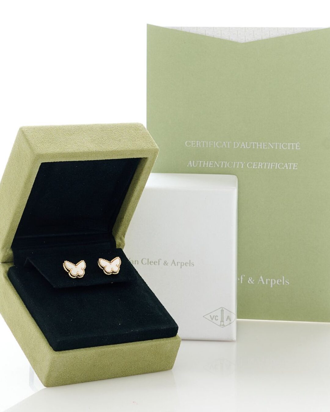 Серьги Van Cleef & Arpels Vintage Alhambra (Gold/White)