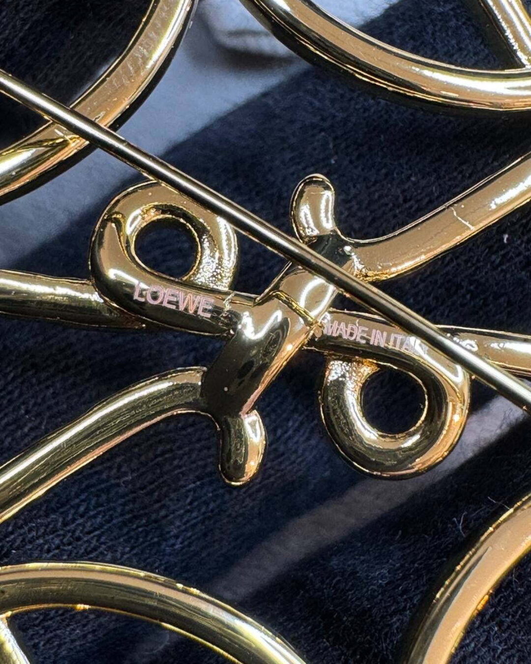 Брошь Loewe
