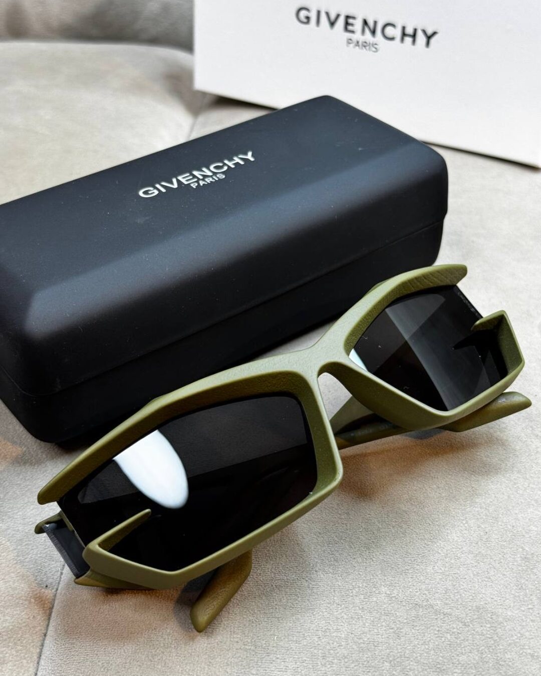 Очки Givenchy