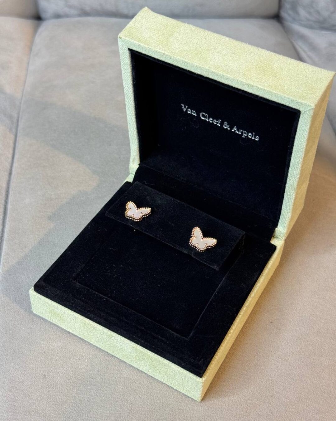 Серьги Van Cleef & Arpels Vintage Alhambra (Gold/White)