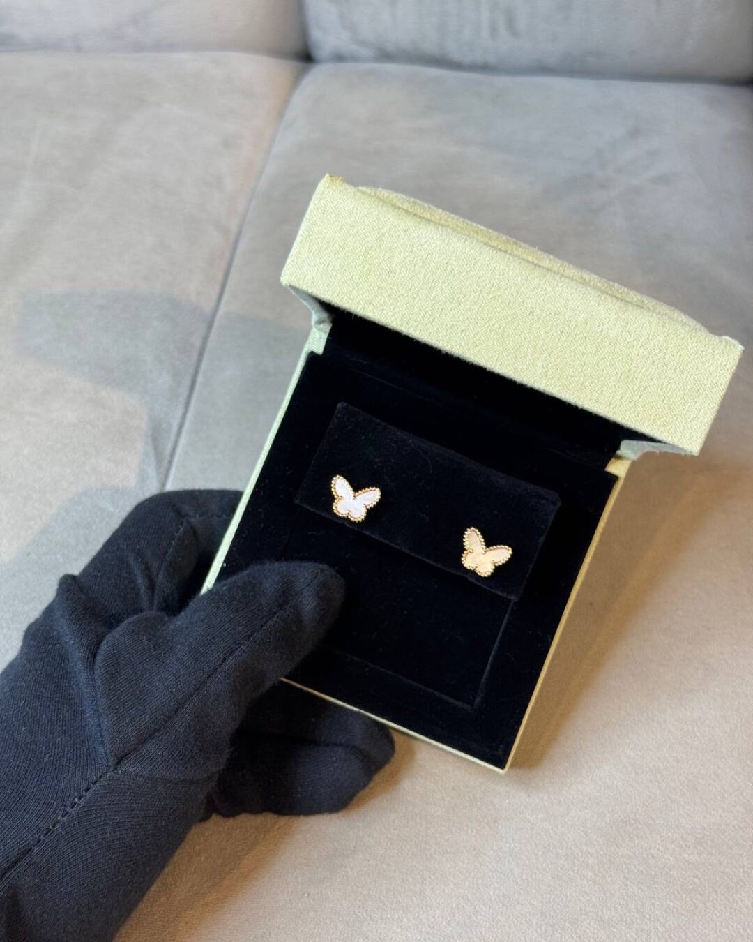 Серьги Van Cleef & Arpels Vintage Alhambra (Gold/White)