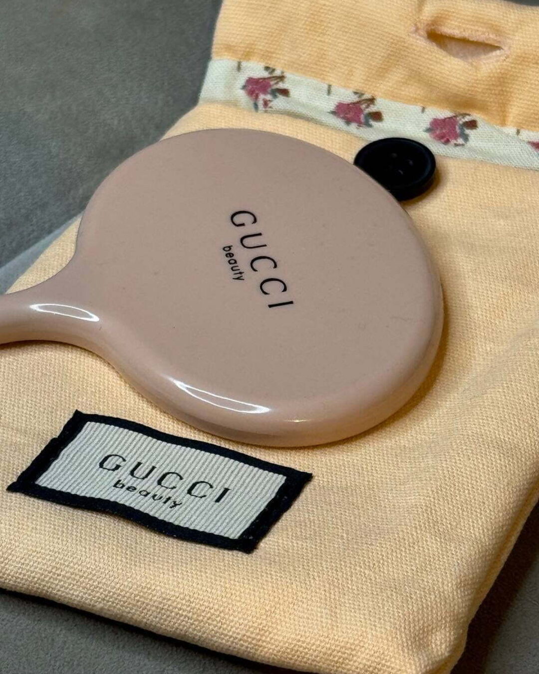 Зеркальце Gucci